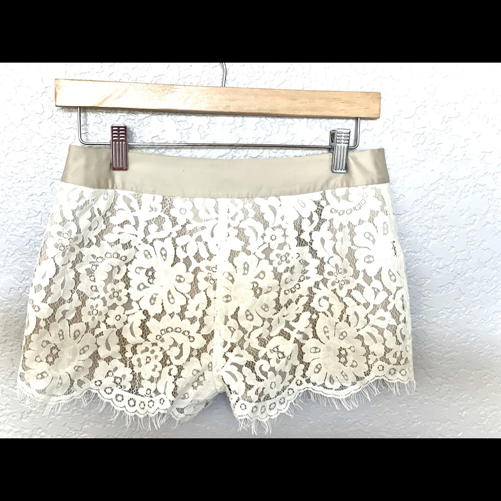 Kensie White Nude Ivory Lace shorts size 4